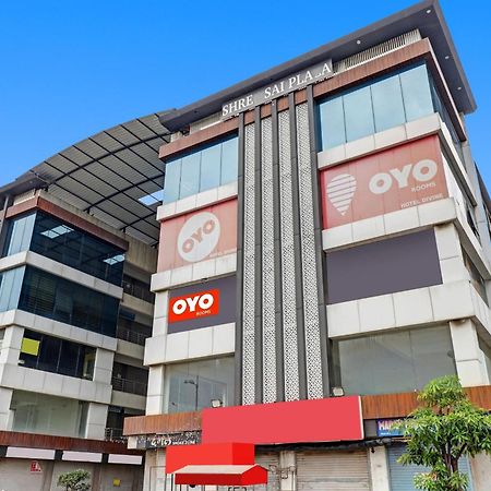 Hotel O Max Сурат Екстериор снимка